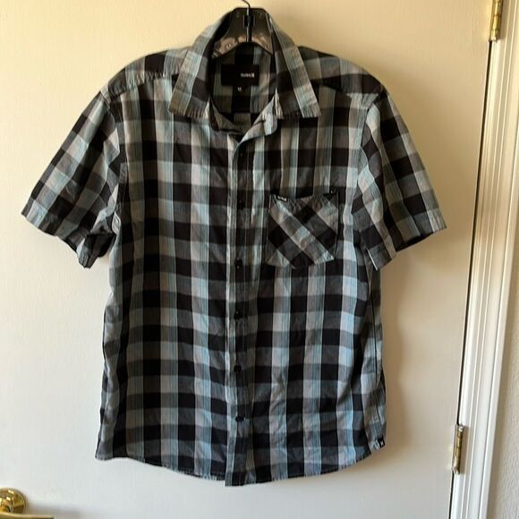 Hurley Short Sleeve Button Down Shirt Size Medium GUC Black/gray - Picture 1 of 6